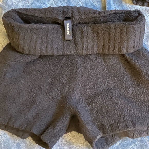 Kim Kardashian Cozy Collection - Picture 6 of 7